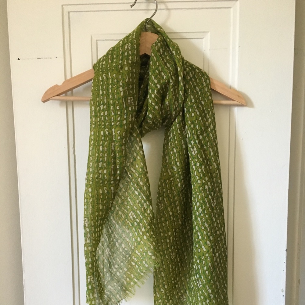 Eoc Green Pattern Light Scarf - image 1